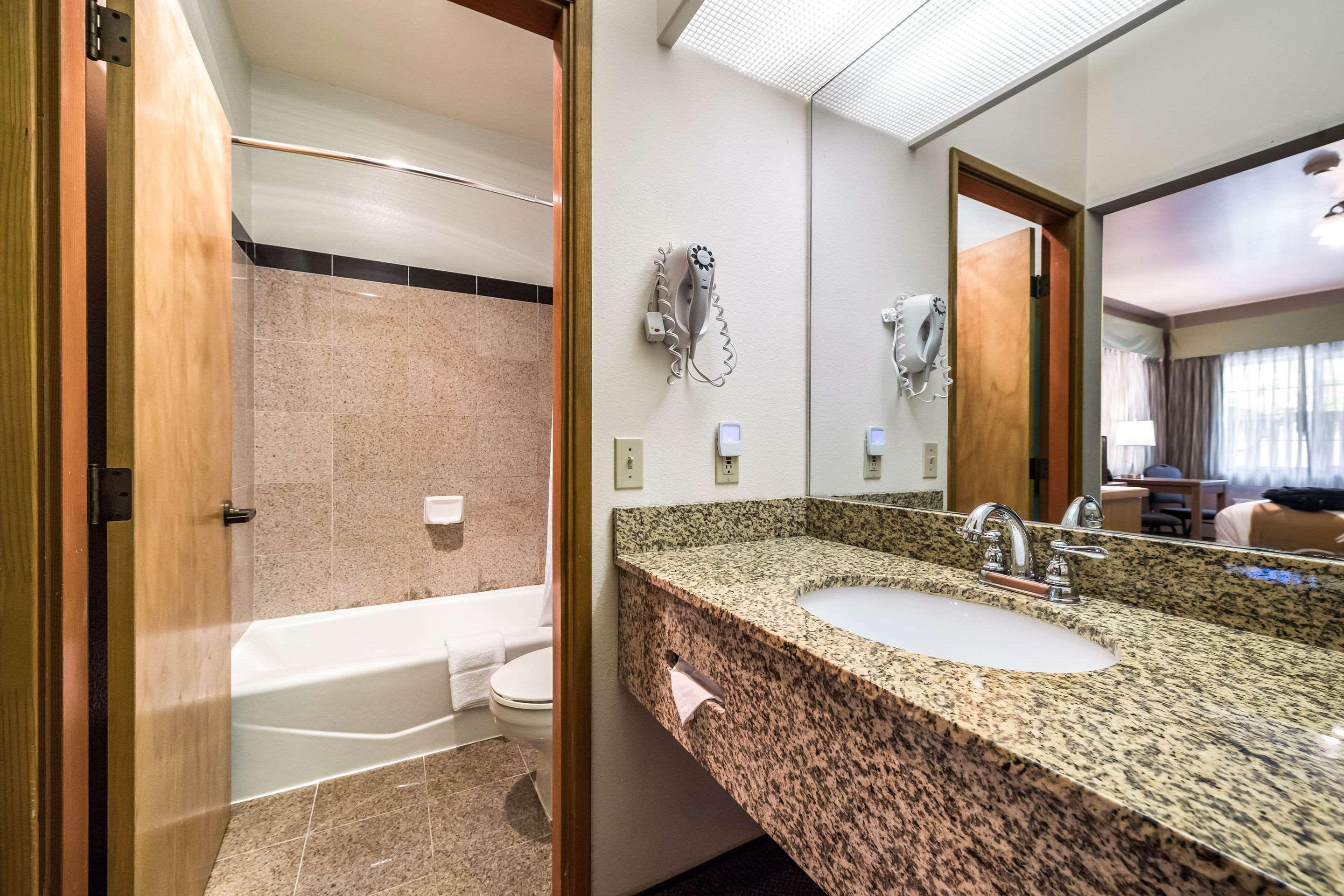 Quality & Hotel Bainbridge Island